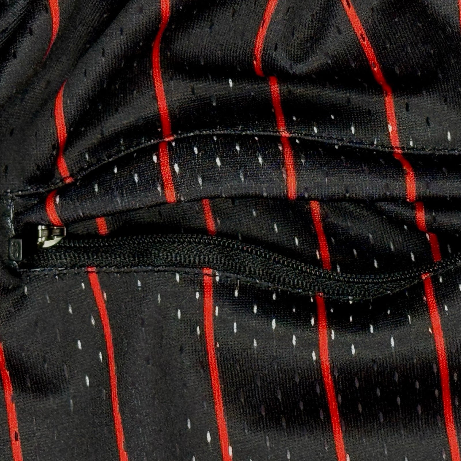 Stripe'n Pro back sipper pocket