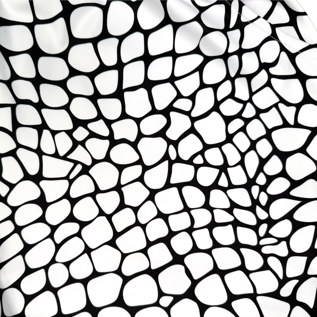 Yt Fang Soft Quick-Dry basketball shorts in white and black reptile-scale pattern with above-knee cut and signature Trap’N Shorts logo.