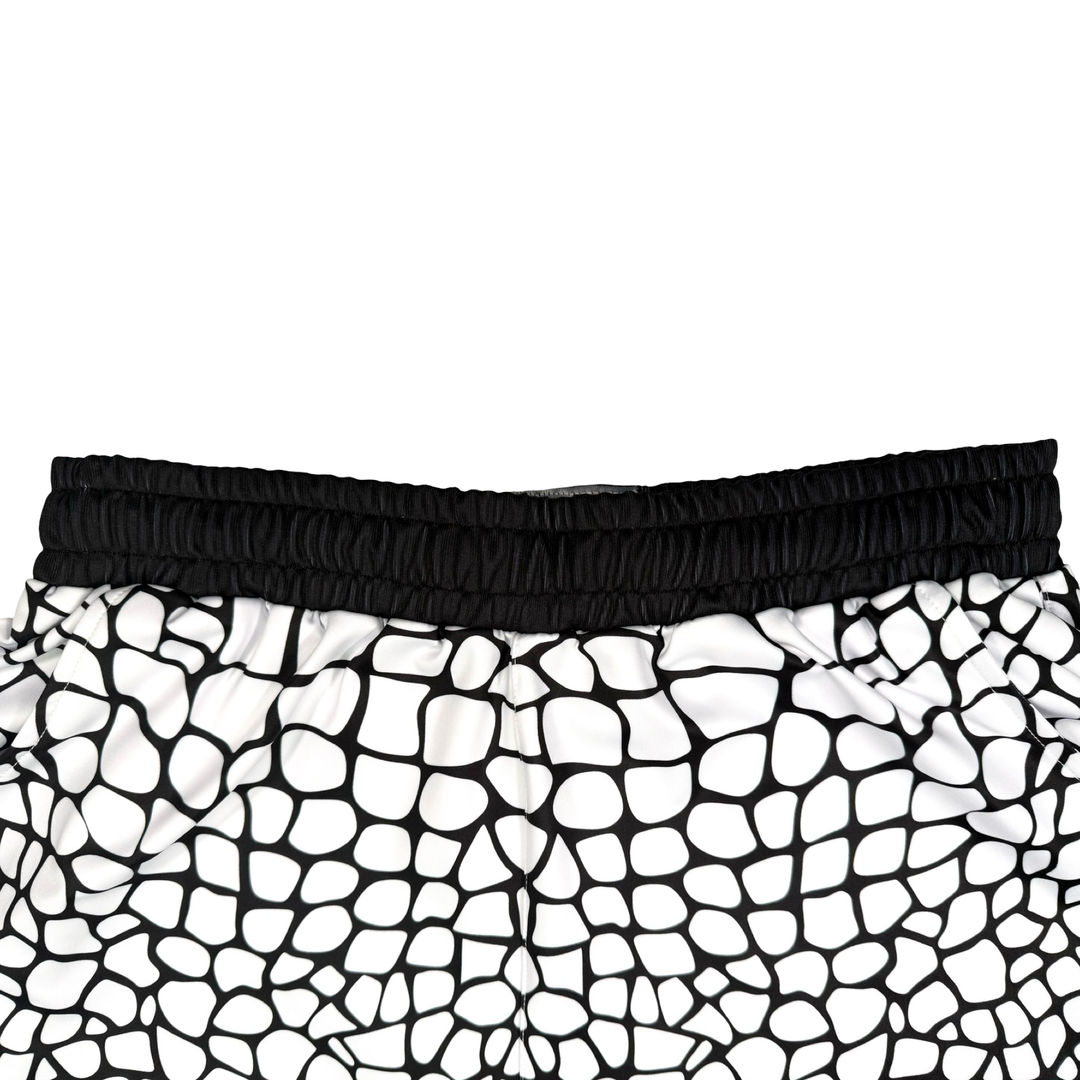 Yt Fang Soft Quick-Dry basketball shorts in white and black reptile-scale pattern with above-knee cut and signature Trap’N Shorts logo.